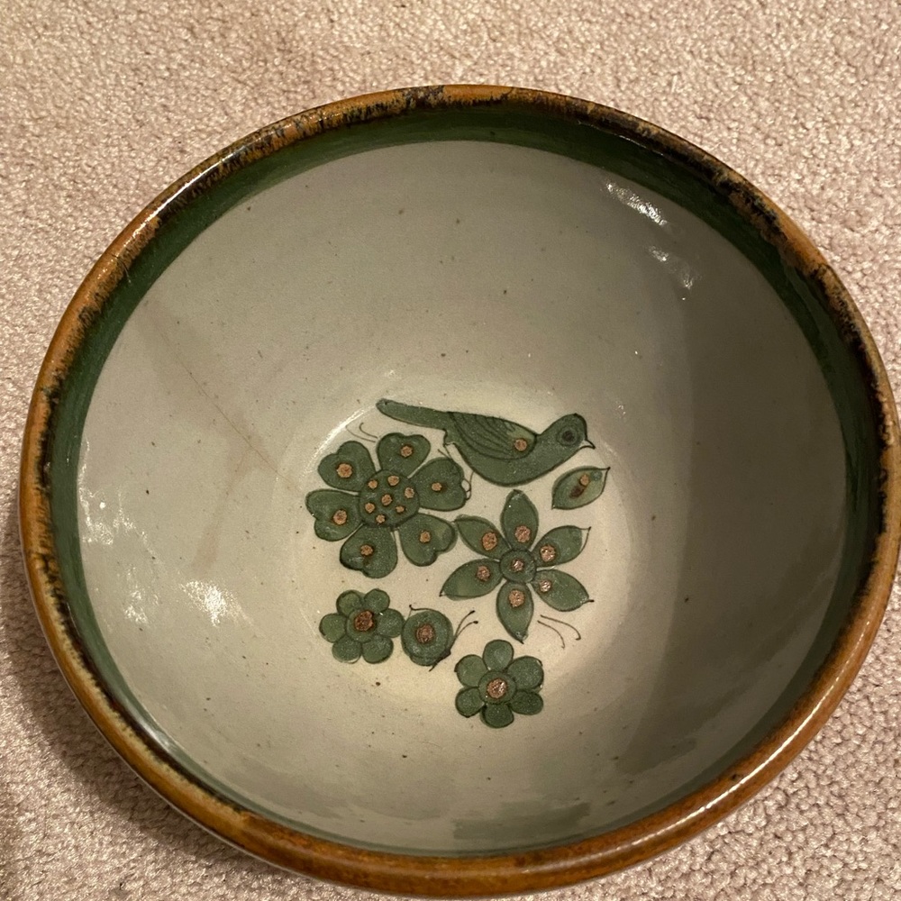 El Paloma cereal/soup/decorative bowl .  Folk art Mexico signed